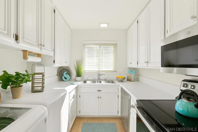 4186 Camino Islay, San Diego CA: https://media.crmls.org/mediaz/f1b4b2ec-6f92-472e-a8cf-ee9ea2eef72a.jpg