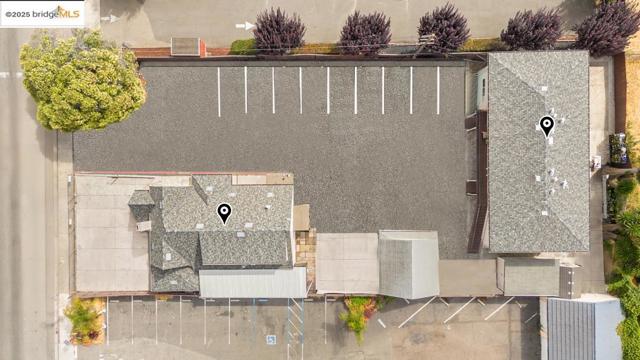2090 Marina Blvd, San Leandro CA: https://media.crmls.org/mediaz/f1b4bb12-d659-4de0-bb91-f870f5a93013.jpg