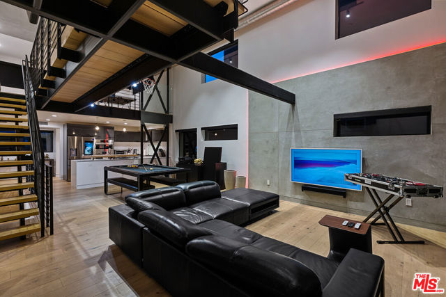 1337 N Fuller Avenue, Los Angeles CA: https://media.crmls.org/mediaz/f1b4f181-9056-4d3b-8939-92f74bf55c8f.jpg