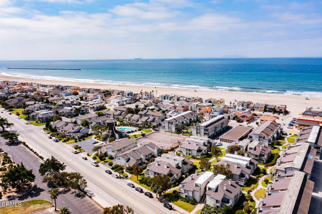 4534 La Brea Street, Oxnard CA: https://media.crmls.org/mediaz/f1b500d2-a0b1-4b4b-b25c-7b632951e435.jpg