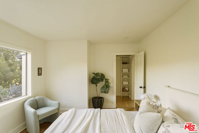 11764 Laurelcrest Drive, Studio City CA: https://media.crmls.org/mediaz/f1b5037e-3c28-4a19-bdaa-c98f6216af5e.jpg
