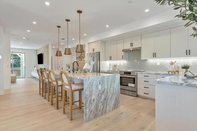 208 Oak Circle, Walnut Creek CA: https://media.crmls.org/mediaz/f1b5b4ae-286e-4b75-b72f-c27bcb9461ba.jpg