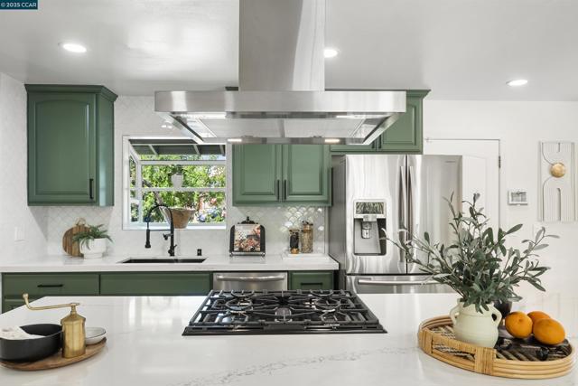 5182 La Corte Bonita, Concord CA: https://media.crmls.org/mediaz/f1b64dac-0be9-4d54-81c6-091986d3fc5c.jpg