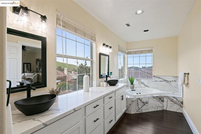 3266 Congressional Cir, Fairfield CA: https://media.crmls.org/mediaz/f1b682a2-11b0-4022-8c6a-429eb7b2f696.jpg