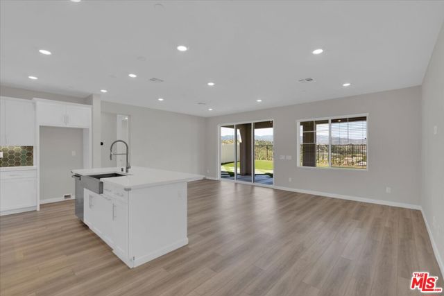23755 Orange Blossom Drive, Newhall CA: https://media.crmls.org/mediaz/f1b6d576-735c-4af6-ac58-d220730e2ec4.jpg