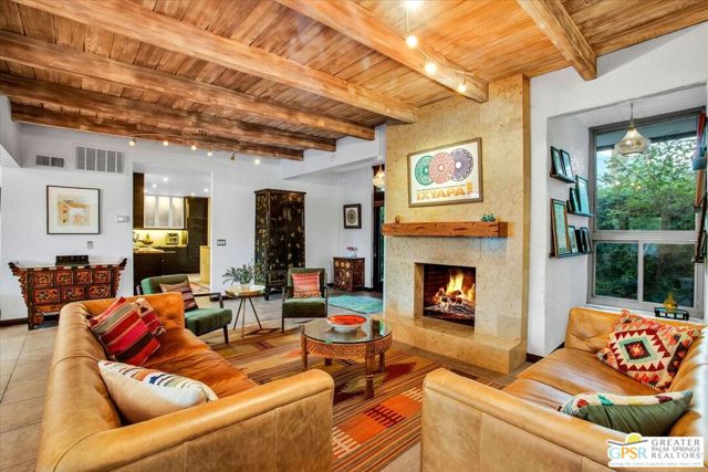 45864 Shadow Mountain Drive, Palm Desert CA: https://media.crmls.org/mediaz/f1b6eb5e-9850-4400-8c0e-098816d0e98b.jpg
