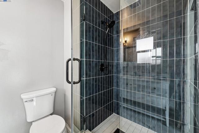 413 Grand St, Alameda CA: https://media.crmls.org/mediaz/f1b6f819-3b3d-46e8-84e5-983cf222dab1.jpg