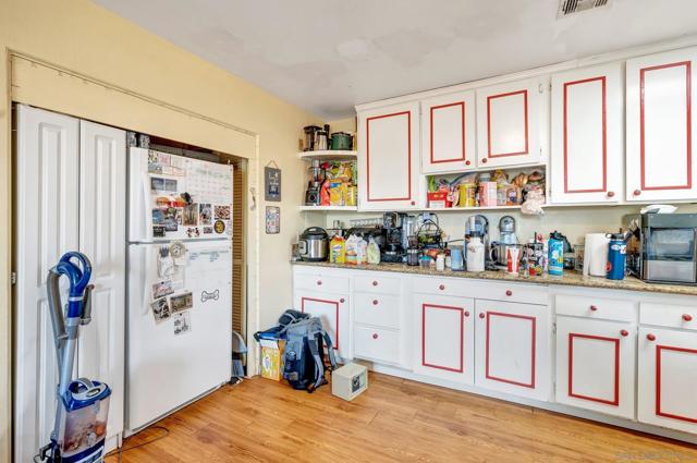 12004 06 Winter Gardens Dr, Lakeside CA: https://media.crmls.org/mediaz/f1b77c35-e0b8-460e-83d6-5ca821745eac.jpg