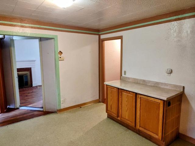230 Paloma Avenue, Salinas CA: https://media.crmls.org/mediaz/f1b7a6d9-53a1-439f-8d29-df3b3a0b5558.jpg