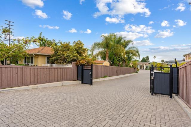 956 Urania Avenue, Encinitas CA: https://media.crmls.org/mediaz/f1b81da2-24d8-4a27-8304-801ca67696e8.jpg