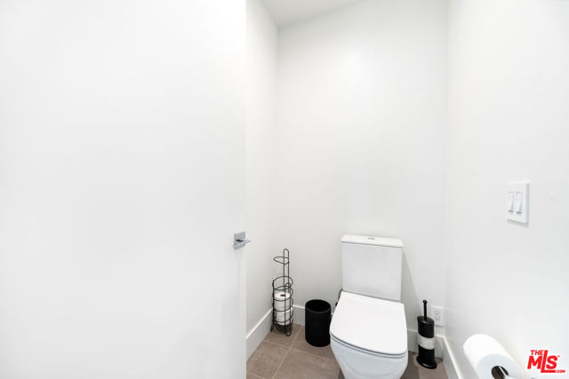 728 N Sweetzer Avenue, West Hollywood CA: https://media.crmls.org/mediaz/f1b825a8-6847-4a18-91d1-4505e53dd8ee.jpg
