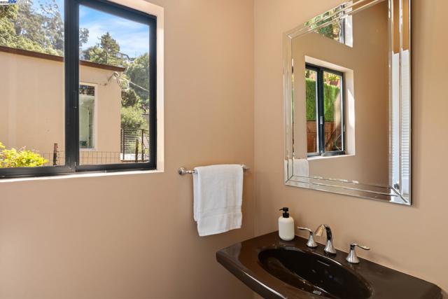 5708 Colton Blvd, Oakland CA: https://media.crmls.org/mediaz/f1b82a6d-5a5e-4ce0-b5b0-99efde1bfbdc.jpg