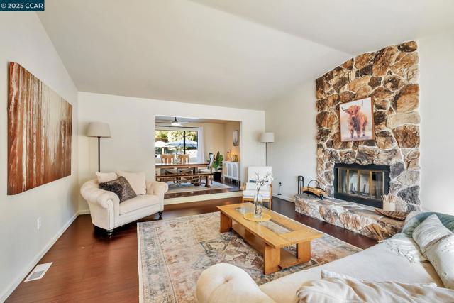 154 Turnberry Way, Vallejo CA: https://media.crmls.org/mediaz/f1b8a7fc-2c7b-4da7-a01b-2eb7c16abce2.jpg