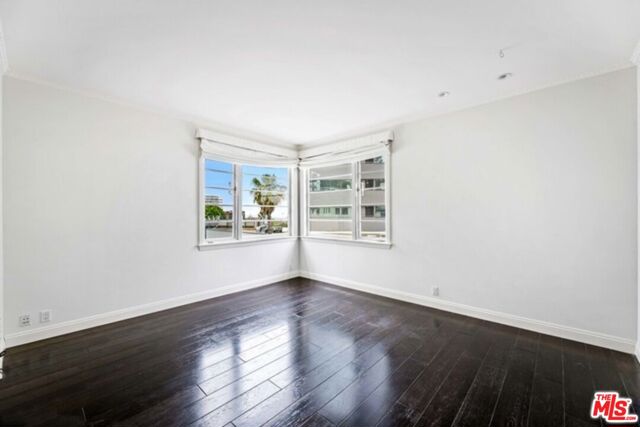 9233 1/2 Doheny Road, West Hollywood CA: https://media.crmls.org/mediaz/f1b95e5f-560a-411e-8b05-dd16b5dfc019.jpg