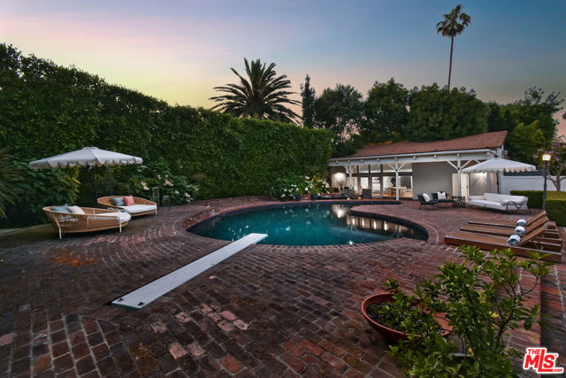 4177 KESTER Avenue, Sherman Oaks CA: https://media.crmls.org/mediaz/f1b988f2-1d9d-43e0-bea0-406ffef78d24.jpg