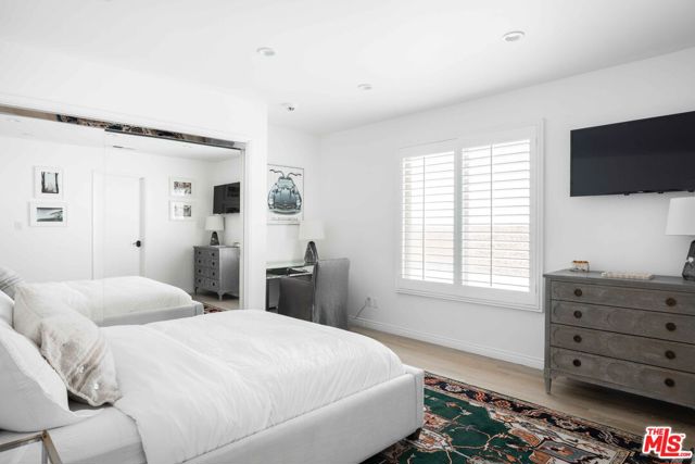 9809 Beeson Drive, Beverly Hills CA: https://media.crmls.org/mediaz/f1b9a3d8-7c45-42c4-ac9d-dbb529b14139.jpg