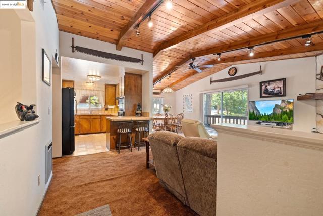 2119 Silverado Way, Arnold CA: https://media.crmls.org/mediaz/f1b9a8d1-f826-49eb-9783-ed47458f419f.jpg