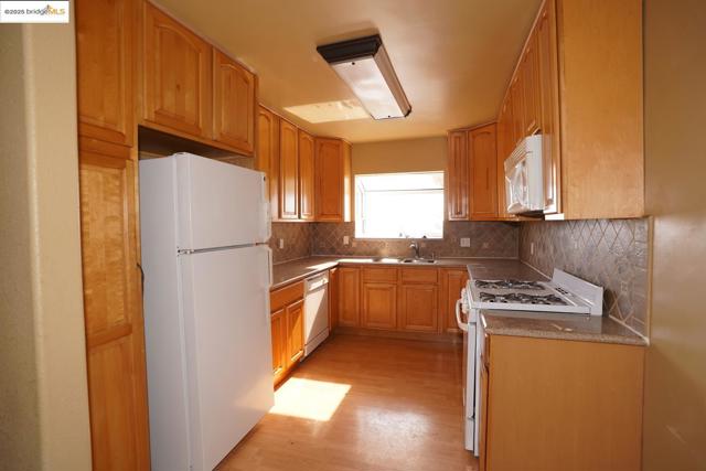 6084 Monterey AVE, Richmond CA: https://media.crmls.org/mediaz/f1b9d6c8-3347-4311-908f-aad1866e099d.jpg
