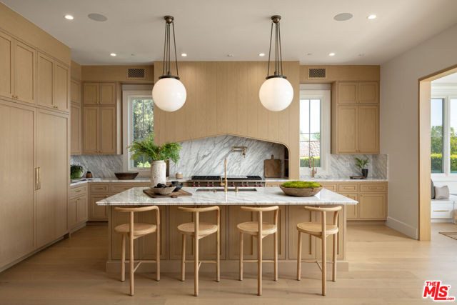 1682 San Onofre Drive, Pacific Palisades CA: https://media.crmls.org/mediaz/f1ba20df-280b-4667-bf6a-81403f51e505.jpg