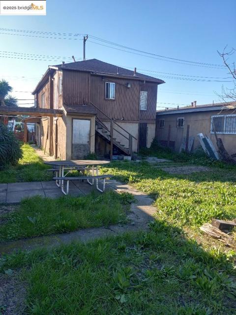 238 S 3Rd St, Richmond CA: https://media.crmls.org/mediaz/f1ba72e7-4b36-40ec-8a81-ad7c99f974d5.jpg