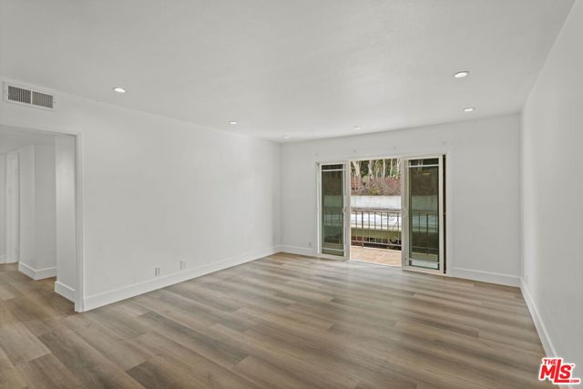 530 Evergreen Street, Inglewood CA: https://media.crmls.org/mediaz/f1ba899e-9fca-42a1-bc46-25abed943fa9.jpg