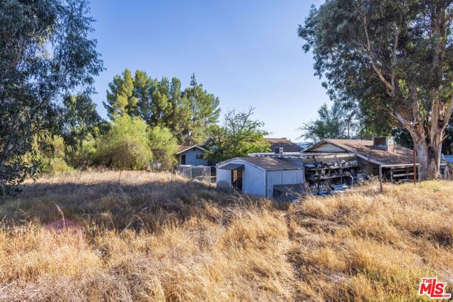 27933 Magic Mountain Lane, Canyon Country CA: https://media.crmls.org/mediaz/f1ba9a2a-29bb-4884-b2d0-601d56a25653.jpg