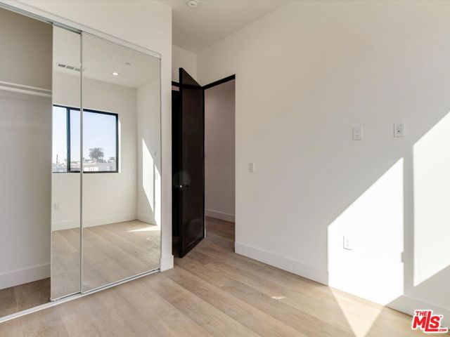 2817 S Redondo Boulevard, Los Angeles CA: https://media.crmls.org/mediaz/f1bae328-7c93-456d-b7bc-4a95a0c77af1.jpg