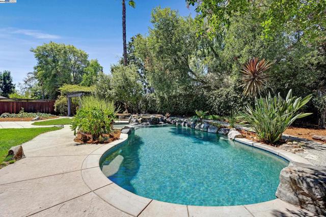 2461 Ancona Cir, Livermore CA: https://media.crmls.org/mediaz/f1baf576-ba1c-454c-a10b-50a94dd6d674.jpg