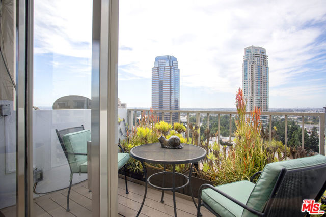 2160 E Century Parkway, Los Angeles CA: https://media.crmls.org/mediaz/f1bb1edc-9c0f-42ff-8639-7f4db887b504.jpg
