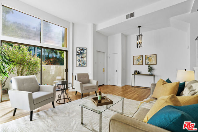 22257 Erwin Street photo 3