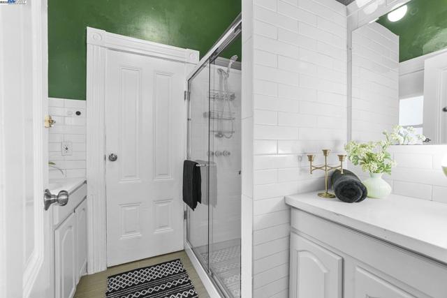2349 Waverly St, Oakland CA: https://media.crmls.org/mediaz/f1bbeb90-f51c-479d-9d29-77dfbc9dc648.jpg