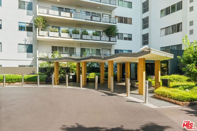 1155 N La Cienega Boulevard, West Hollywood CA: https://media.crmls.org/mediaz/f1bd14f7-b2ac-416e-bf33-7e718e60f51e.jpg