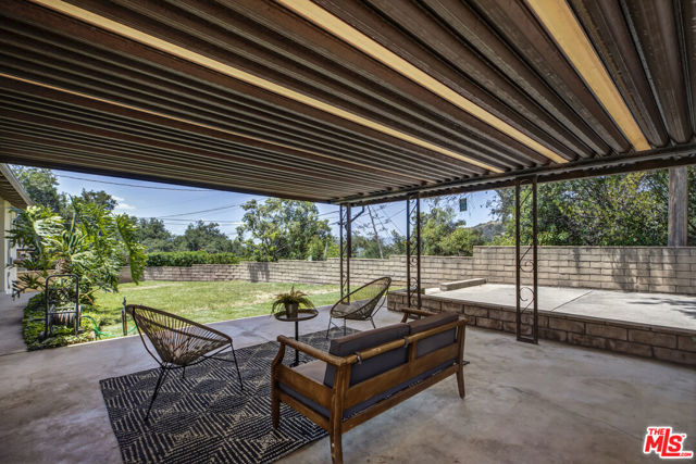 1142 Arbor Dell Road, Los Angeles CA: https://media.crmls.org/mediaz/f1bd8509-6e0c-4596-a777-c1043efcc5f0.jpg