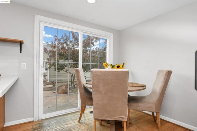 4828 Sellers Ave, Brentwood CA: https://media.crmls.org/mediaz/f1bda7b6-cdd8-4797-bcf1-5cee7de7bb76.jpg