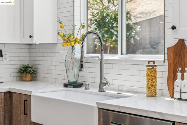 1051 Kaski Ln, Concord CA: https://media.crmls.org/mediaz/f1bdd16a-638d-48ff-bbc6-2915d8ec9bb4.jpg