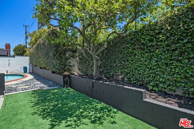 6616 Wooster Avenue, Los Angeles CA: https://media.crmls.org/mediaz/f1bdd723-8dc2-40ce-ba7e-d0b7f45653fd.jpg