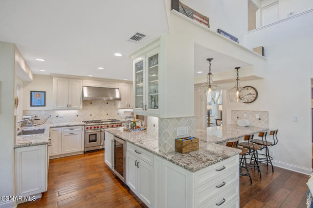 1732 Crooked Trail Place, Westlake Village CA: https://media.crmls.org/mediaz/f1be2911-6eb9-445b-8545-1e16434f6e36.jpg