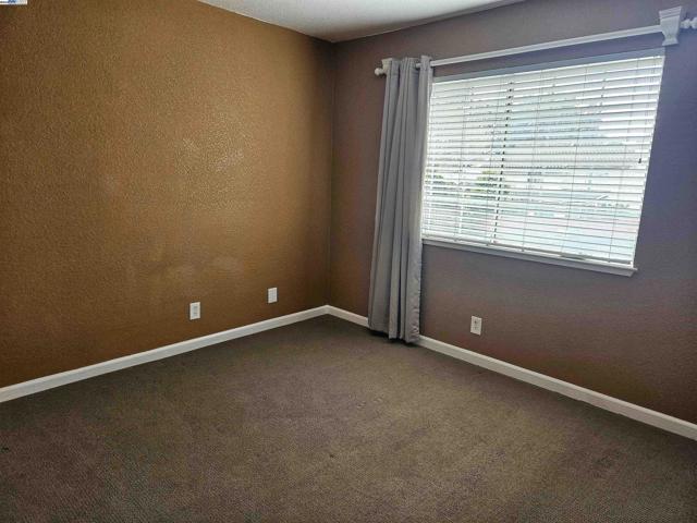24909 Avocado Ct, Hayward CA: https://media.crmls.org/mediaz/f1be677d-194c-419e-917d-6b319ee43303.jpg
