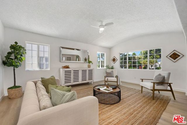 3588 Helms Avenue, Culver City CA: https://media.crmls.org/mediaz/f1bebd4d-9efb-4012-a105-35e8f20b6530.jpg
