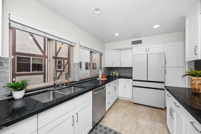 Detail Gallery Image 19 of 55 For 1832 Bushnell Ave, South Pasadena,  CA 91030 - 3 Beds | 2/1 Baths