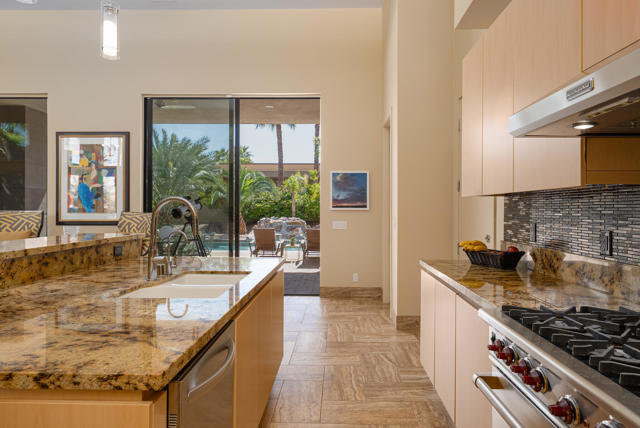 463 Lautner Lane, Palm Springs CA: https://media.crmls.org/mediaz/f1bf08ff-9810-4d82-b595-04a09466a82c.jpg