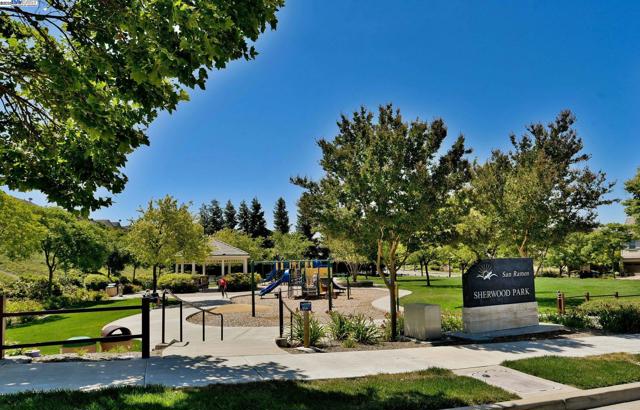 3712 Stonehenge Way, San Ramon CA: https://media.crmls.org/mediaz/f1bf5185-7b37-4bd4-be79-2b5e423854fa.jpg