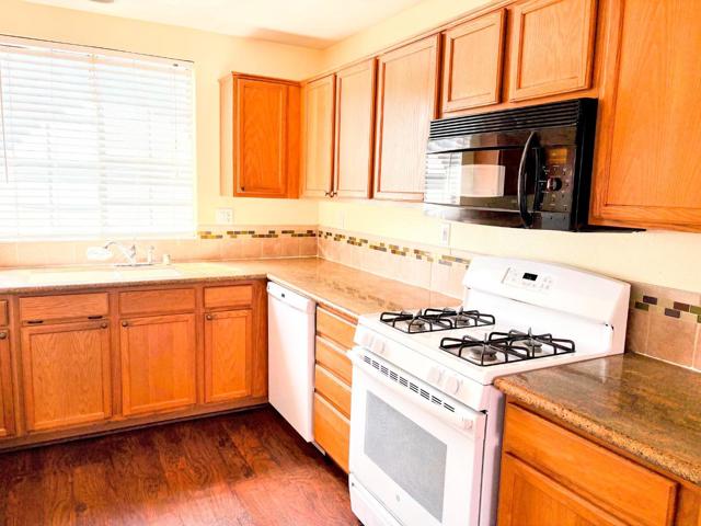 1605 HERMOCILLA Way, San Jose CA: https://media.crmls.org/mediaz/f1c0d54e-1aae-4df5-8eea-f83ce5cc8855.jpg