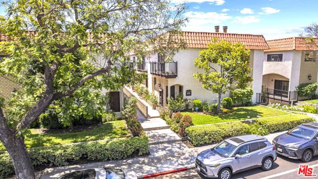 4315 Duquesne Avenue, Culver City CA: https://media.crmls.org/mediaz/f1c0fb57-5004-4a31-8b79-41ffebe1a7b2.jpg