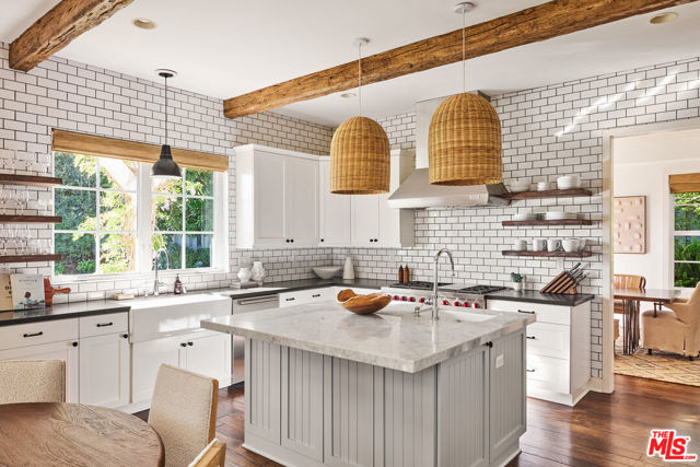 28830 Hampton Place, Malibu CA: https://media.crmls.org/mediaz/f1c126c5-04e0-430e-b223-74ad10b14cd8.jpg