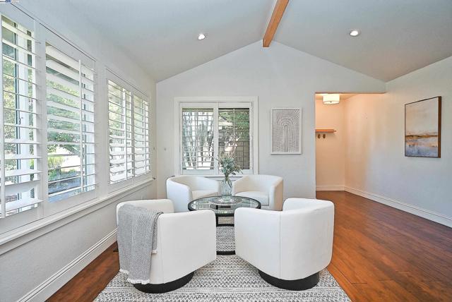 7776 Dublin Green Ct, Dublin CA: https://media.crmls.org/mediaz/f1c1400a-99b3-4e1d-bba3-648b2696f7c9.jpg