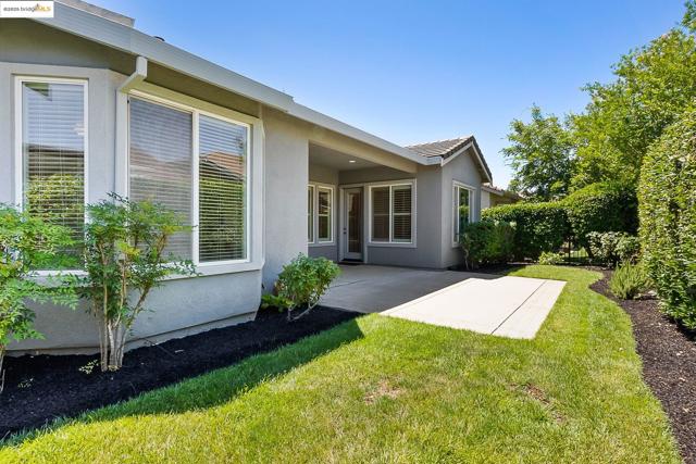 551 Quindell Way, Brentwood CA: https://media.crmls.org/mediaz/f1c162ed-ab86-49d9-a095-2279ccf3ebbe.jpg