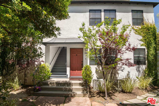 921 16th Street, Santa Monica CA: https://media.crmls.org/mediaz/f1c19560-b168-42fd-9f3b-93a29e070d6d.jpg
