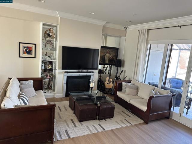 Image 10 of 30 For 2144 Railroad Ave