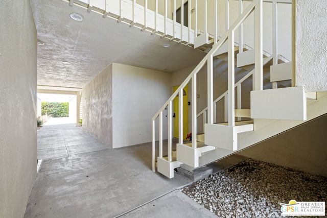 493 Desert Lakes Drive, Palm Springs CA: https://media.crmls.org/mediaz/f1c26bfc-e842-4703-b4b5-589c08fea25f.jpg